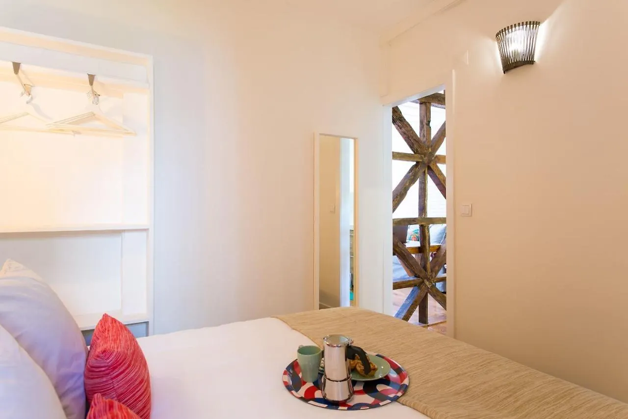 Sunlit Photographers 1Bedroom Apartment In Alcantara Lisboa 0*,  Portugal